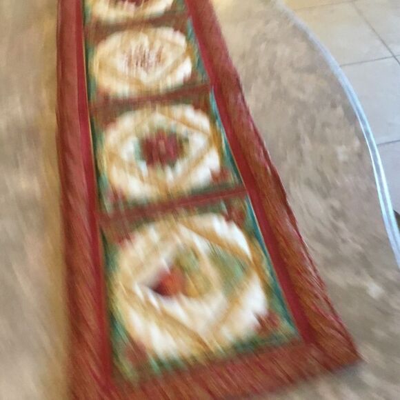 NWT. Hand Crafted Gorgeous Metallic Quilted Holiday Runner. REVERSIBLE - Picture 4 of 12